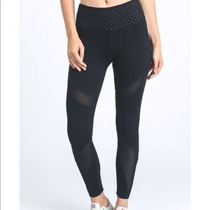 24hr sale🌸Black workout leggings w/ mesh panels